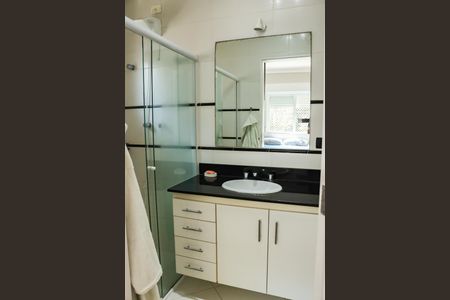 Casa de condomínio para alugar com 390m², 5 quartos e 5 vagas Casa de condomínio para alugar com 390m², 5 quartos e 5 vagasBanheiro da Suíte 2