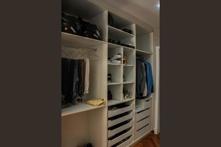 Casa de condomínio para alugar com 390m², 5 quartos e 5 vagas Casa de condomínio para alugar com 390m², 5 quartos e 5 vagasSuíte 1 Closet