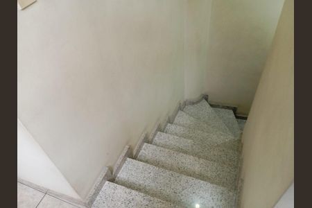 Casa para alugar com 1200m², 3 quartos e 4 vagasEscadas