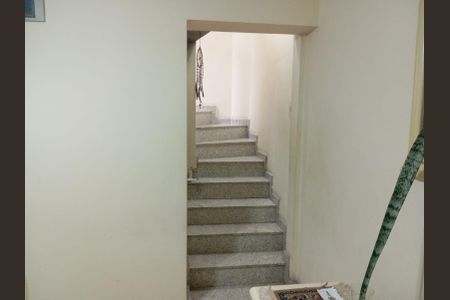 Casa para alugar com 1200m², 3 quartos e 4 vagasEscadas