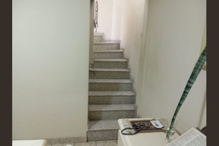 Casa para alugar com 1200m², 3 quartos e 4 vagasEscadas