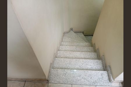 Casa para alugar com 1200m², 3 quartos e 4 vagasEscadas