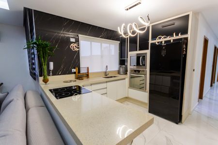 Apartamento à venda com 160m², 3 quartos e 2 vagasCozinha