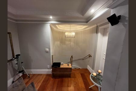 Apartamento à venda com 178m², 3 quartos e 3 vagasEscada