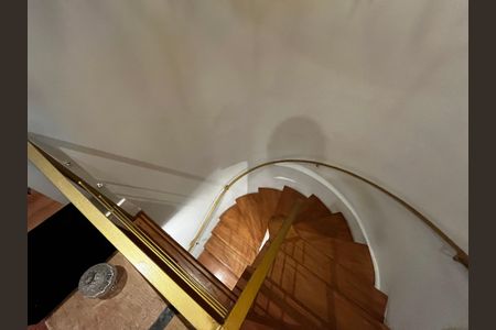 Apartamento à venda com 178m², 3 quartos e 3 vagasEscada