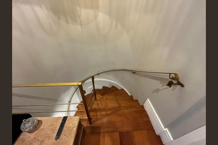 Apartamento à venda com 178m², 3 quartos e 3 vagasEscada