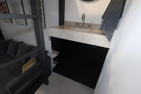 Banheiro de kitnet/studio à venda com 1 quarto, 31m² em Vila Mariana, São Paulo