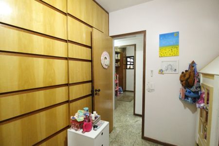 Apartamento à venda com 107m², 4 quartos e 2 vagasQuarto 1