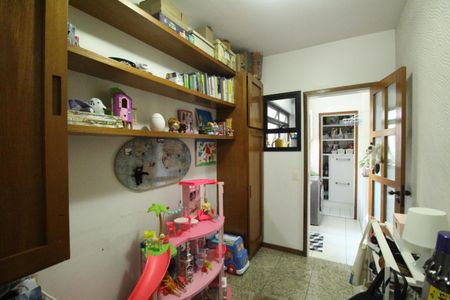 Apartamento à venda com 107m², 4 quartos e 2 vagasQuarto 2