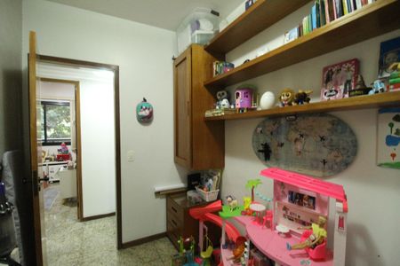 Apartamento à venda com 107m², 4 quartos e 2 vagasQuarto 2