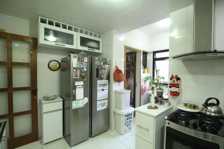 Apartamento à venda com 107m², 4 quartos e 2 vagasCozinha