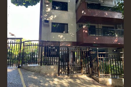 Apartamento à venda com 107m², 4 quartos e 2 vagasFachada