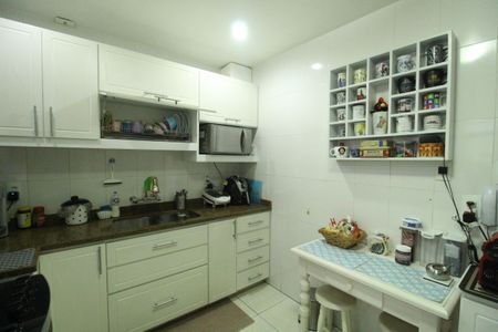 Apartamento à venda com 107m², 4 quartos e 2 vagasCozinha