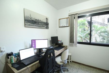 Apartamento à venda com 107m², 4 quartos e 2 vagasQuarto 3