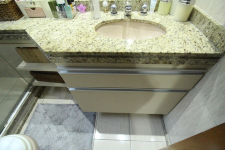 Apartamento à venda com 107m², 4 quartos e 2 vagasBanheiro da Suíte