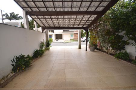 Garagem de casa de condomínio para alugar com 3 quartos, 225m² em Campo Grande, Rio de Janeiro