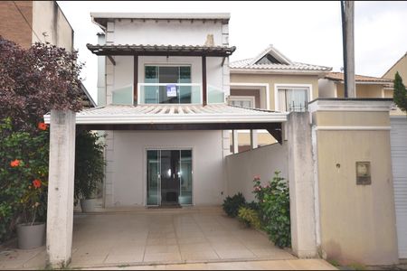 Fachada de casa de condomínio para alugar com 3 quartos, 225m² em Campo Grande, Rio de Janeiro