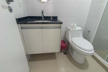 Banheiro da Suite de apartamento para alugar com 1 quarto, 57m² em Água Verde, Curitiba
