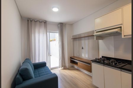 Sala/Cozinha de apartamento para alugar com 1 quarto, 57m² em Água Verde, Curitiba