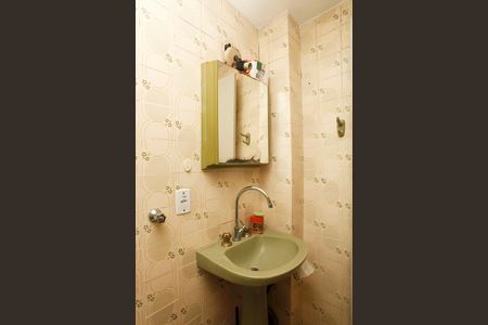 Banheiro de apartamento à venda com 1 quarto, 43m² em Centro Histórico, Porto Alegre