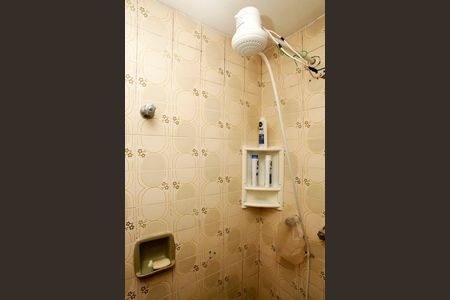 Banheiro de apartamento à venda com 1 quarto, 43m² em Centro Histórico, Porto Alegre