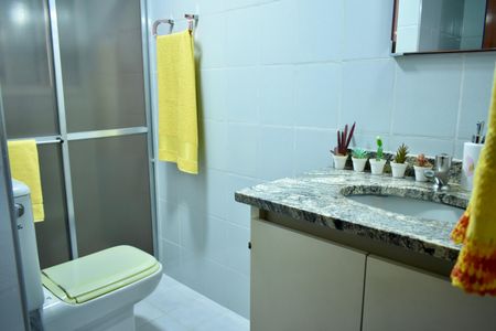 Apartamento à venda com 104m², 2 quartos e 1 vaga Apartamento à venda com 104m², 2 quartos e 1 vagaBanheiro Social