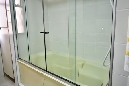 Apartamento à venda com 104m², 2 quartos e 1 vaga Apartamento à venda com 104m², 2 quartos e 1 vagaBanheiro da Suíte