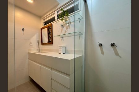 Apartamento para alugar com 90m², 3 quartos e sem vaga Apartamento para alugar com 90m², 3 quartos e sem vagaBanheiro social