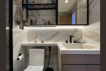 Apartamento para alugar com 72m², 2 quartos e 1 vaga Apartamento para alugar com 72m², 2 quartos e 1 vagaBanheiro da Suíte