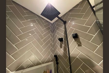 Apartamento para alugar com 72m², 2 quartos e 1 vaga Apartamento para alugar com 72m², 2 quartos e 1 vagaBanheiro da Suíte