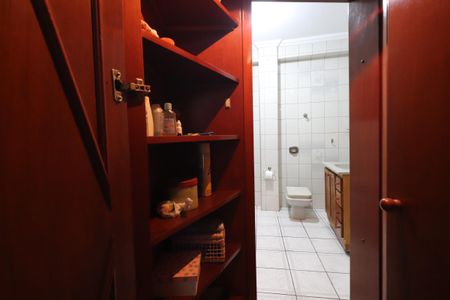 Casa à venda com 400m², 6 quartos e 3 vagasBanheiro da Suíte 1