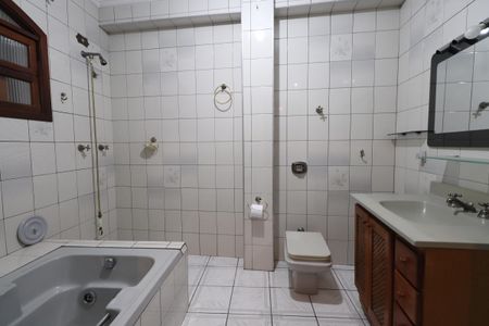 Casa à venda com 400m², 6 quartos e 3 vagasBanheiro da Suíte 1