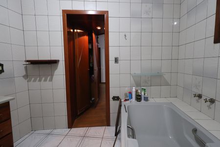 Casa à venda com 400m², 6 quartos e 3 vagasBanheiro da Suíte 1