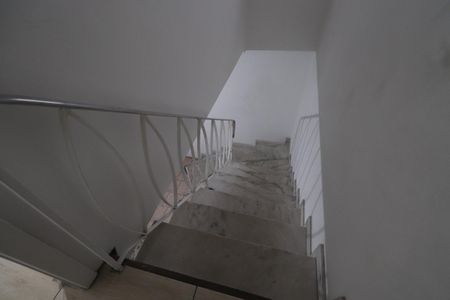 Casa à venda com 400m², 6 quartos e 3 vagasEscada