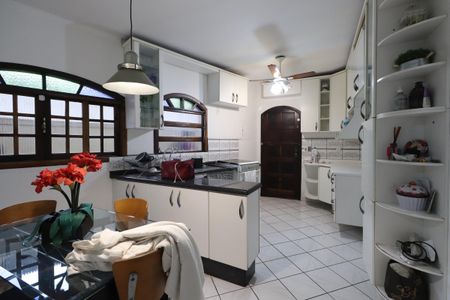 Casa à venda com 400m², 6 quartos e 3 vagasCozinha