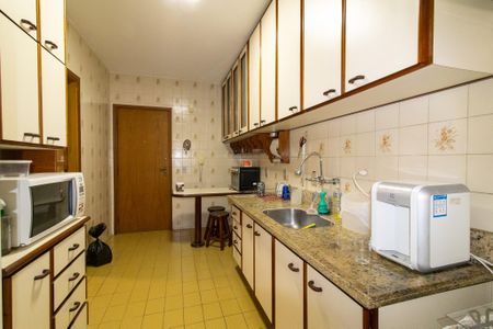 Apartamento à venda com 130m², 3 quartos e 2 vagasCozinha