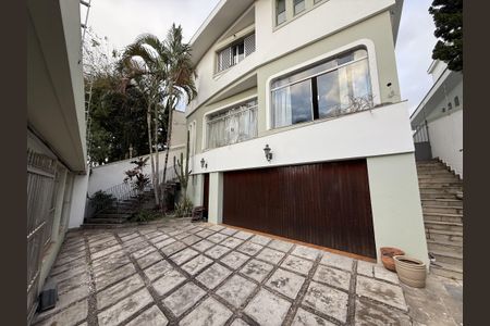 Casa à venda com 428m², 4 quartos e 5 vagasEntrada