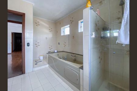 Casa à venda com 428m², 4 quartos e 5 vagasBanheiro Quarto Suíte 1