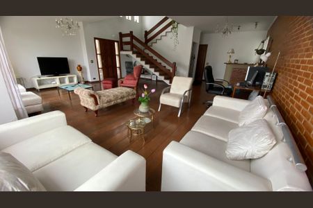 Casa à venda com 428m², 4 quartos e 5 vagasSala