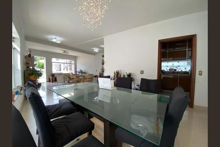 Casa à venda com 428m², 4 quartos e 5 vagasSala de Estar