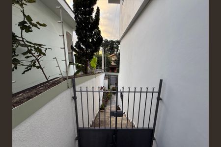 Casa à venda com 428m², 4 quartos e 5 vagasÁrea Externa - Corredor Esquerdo