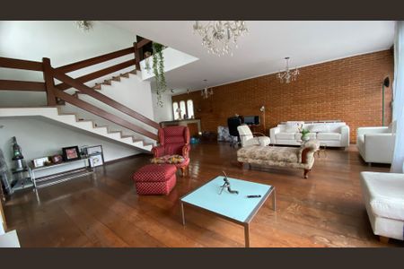 Casa à venda com 428m², 4 quartos e 5 vagasSala