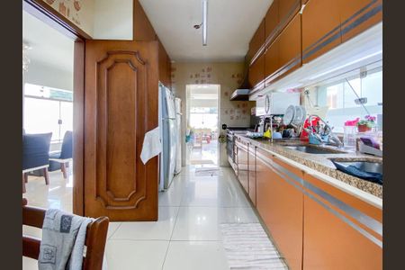 Casa à venda com 428m², 4 quartos e 5 vagasCozinha