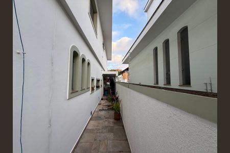 Casa à venda com 428m², 4 quartos e 5 vagasÁrea Externa - Corredor Esquerdo
