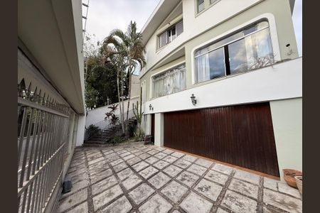 Casa à venda com 428m², 4 quartos e 5 vagasEntrada
