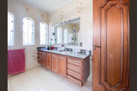 Casa à venda com 428m², 4 quartos e 5 vagasBanheiro Quarto Suíte 1