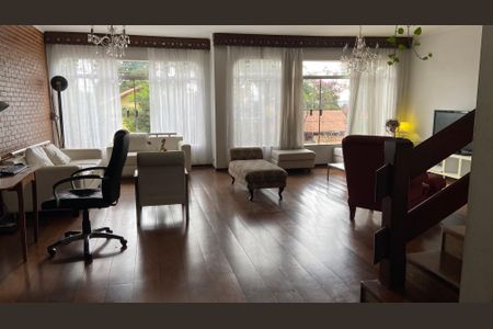 Casa à venda com 428m², 4 quartos e 5 vagasSala