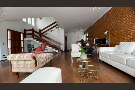 Casa à venda com 428m², 4 quartos e 5 vagasSala