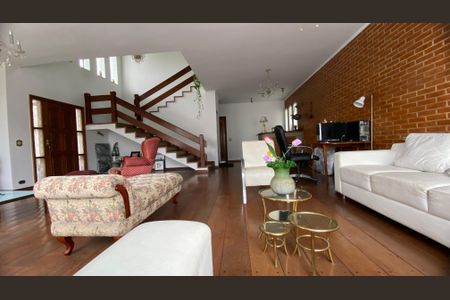 Casa à venda com 428m², 4 quartos e 5 vagasSala