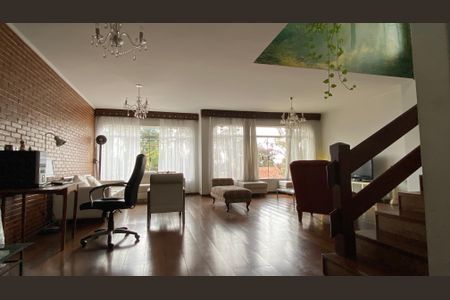 Casa à venda com 428m², 4 quartos e 5 vagasSala